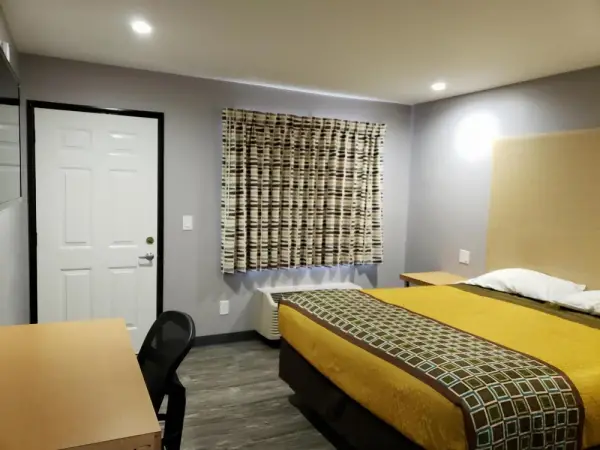 Regal Inn 9